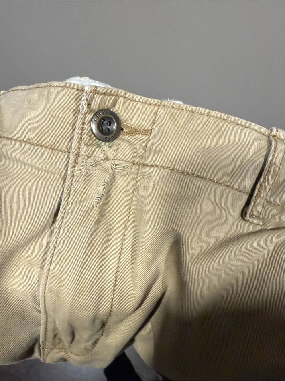 Levi's Strauss Classic Men's tan Chino Pants in Khaki W32 L34